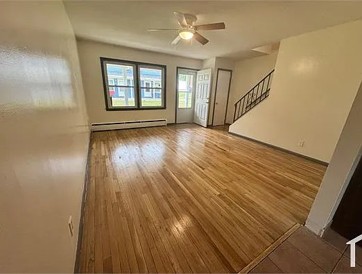3 bed, 1300 sqft, $1,950 — Photo 2