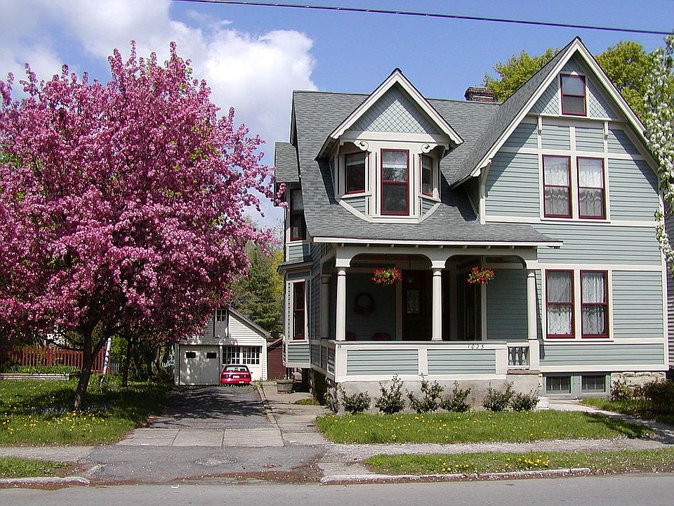 1025 Gillespie Street