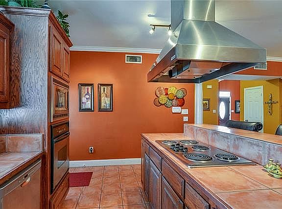 5th image of 1010 Delk Dr