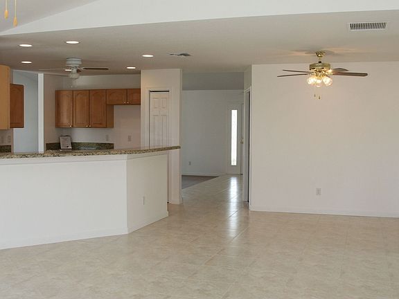 Breakfast Rm, & 10' Granite breakfast bar