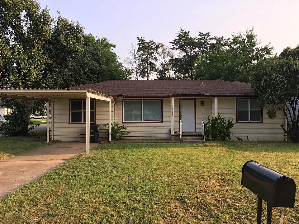 1414 Corinne Dr