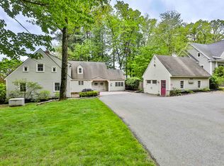 98 Wellington St, Nashua, NH 03064