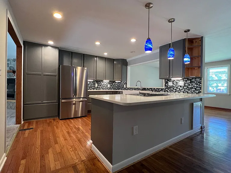 805 Gardenview Dr — Photo 6
