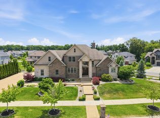 863 Sylvia Ln, Crown Point, IN 46307