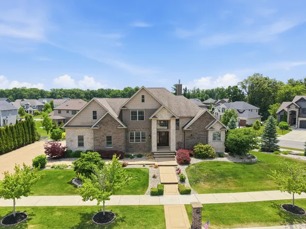 863 Sylvia Ln, Crown Point, IN 46307