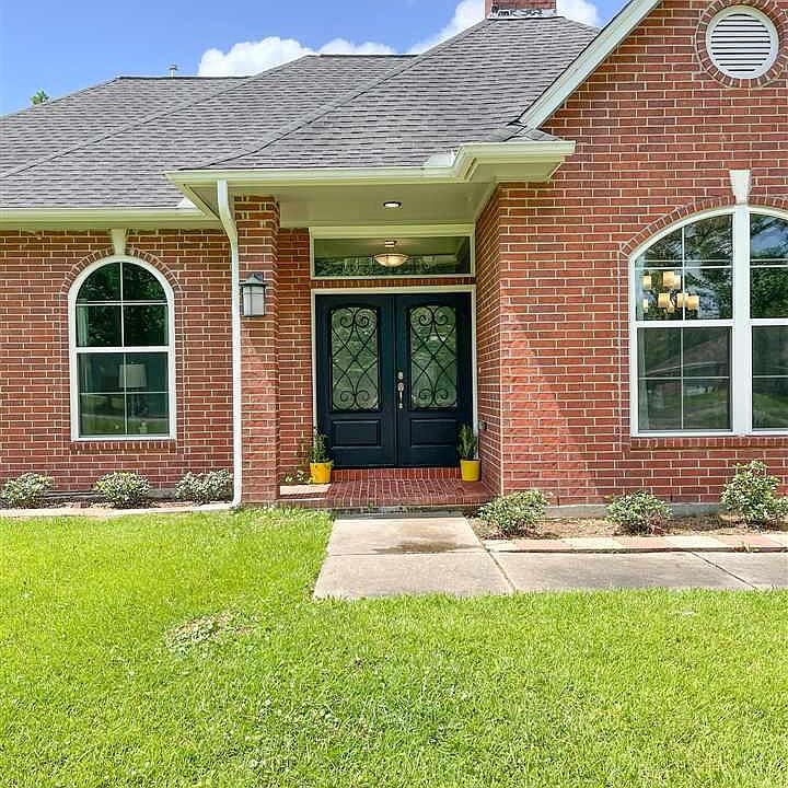 1st image of 222 Pinehurst Dr