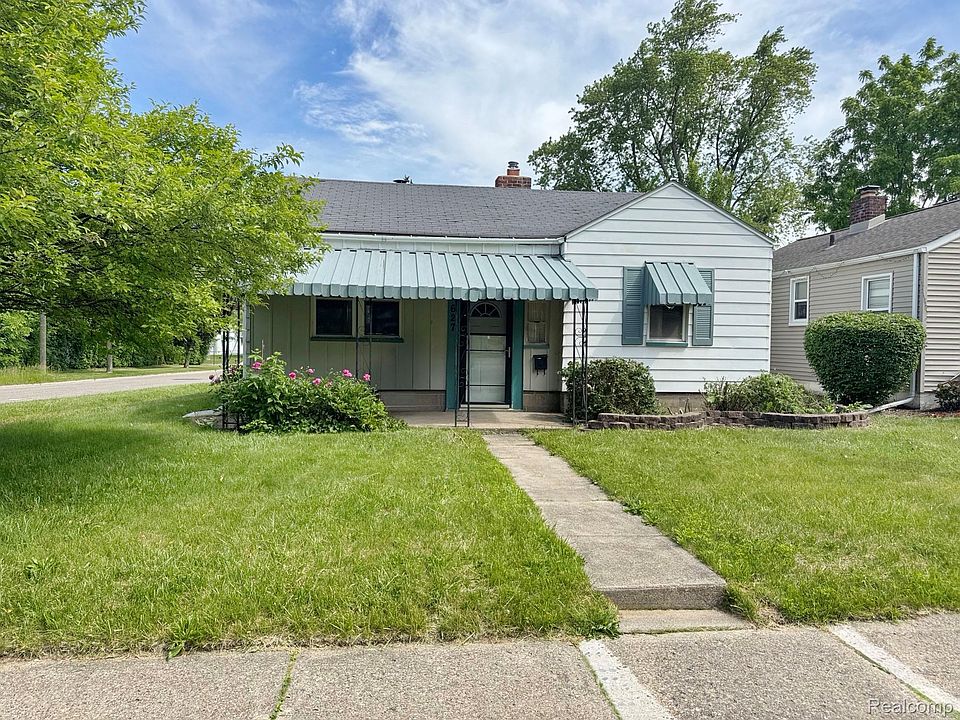 1st image of 627 Wesbrook St