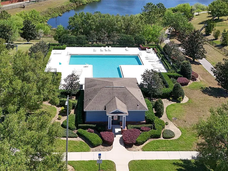 2572 Limerick Cir — Photo 38