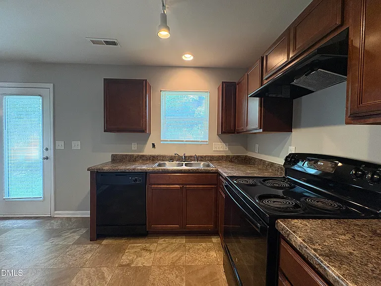 1444 Tamarino Dr — Photo 7