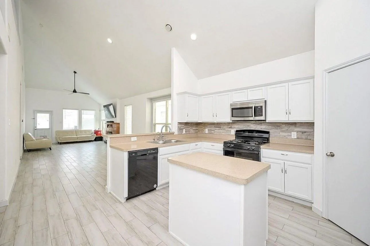 4 bed, 3.0 bath, 2187 sqft, $2,795 — Photo 4