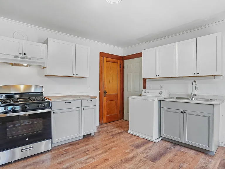 108 Barnum Ter — Photo 3