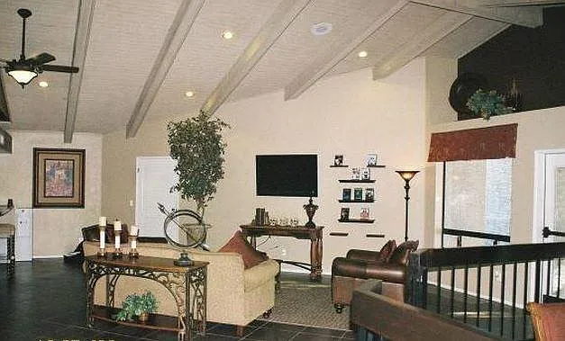 La Estancia Apartments — Photo 28