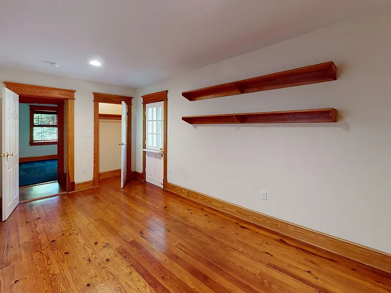 1915 E Market St #3 — Photo 14