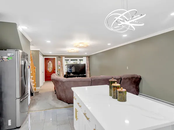 2008 East 52nd Street image 20 of 34