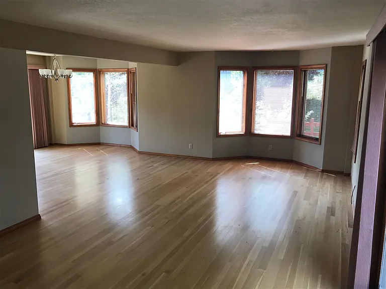 105 Fir Dr — Photo 8