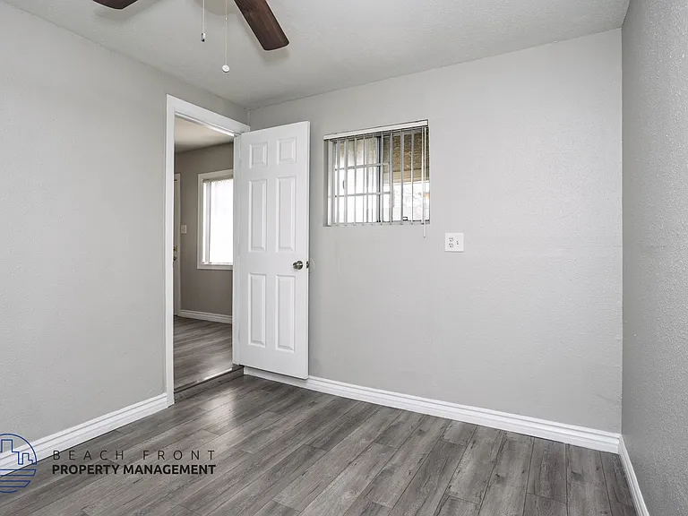 12621 Glenshire Rd, 12618 Lakewood Blvd — Photo 5