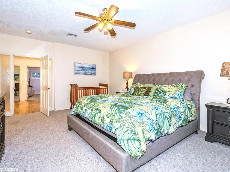 220 Pine Ave — Photo 26