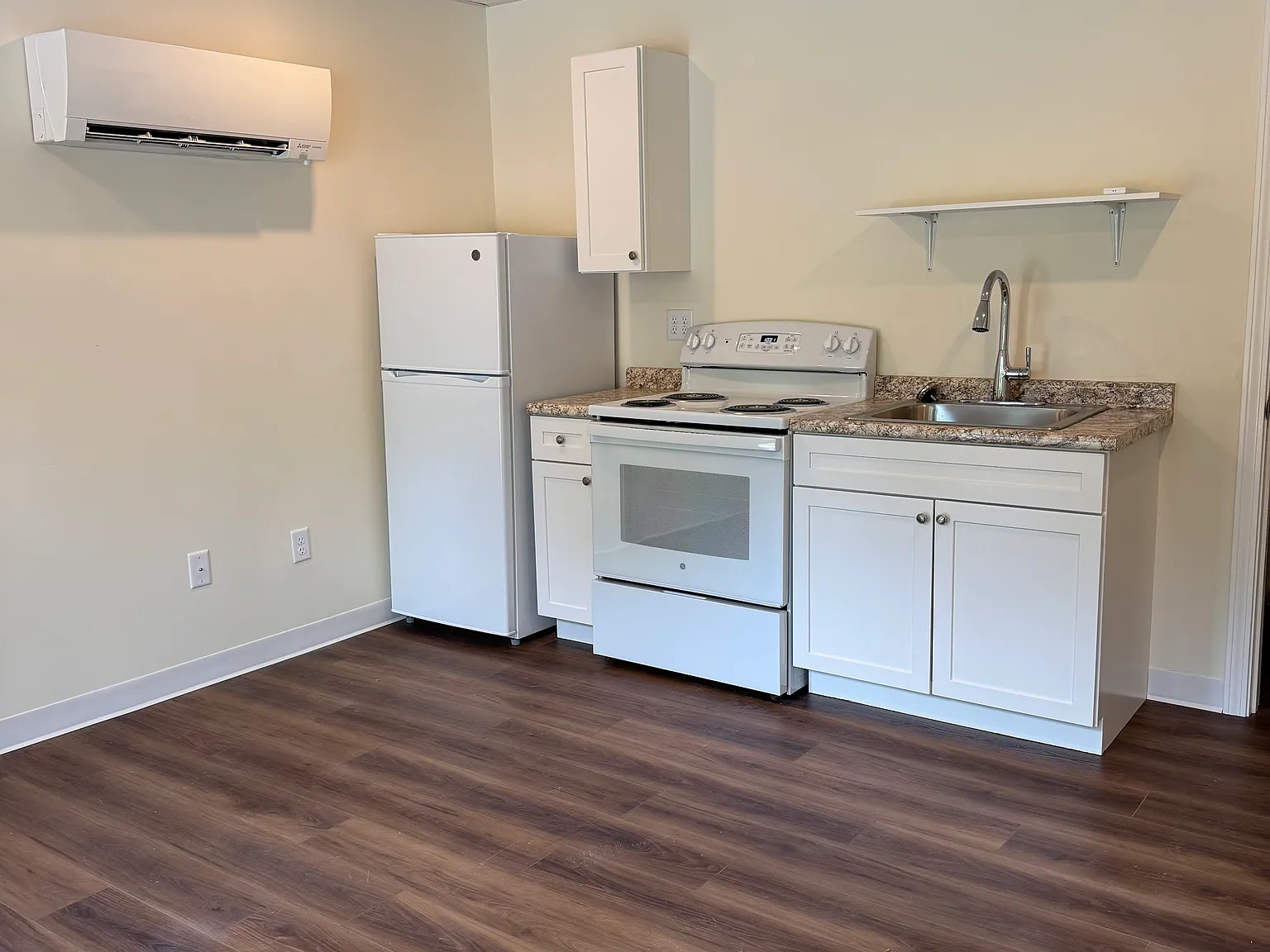 Studio, 250 sqft, $1,450 — Photo 2