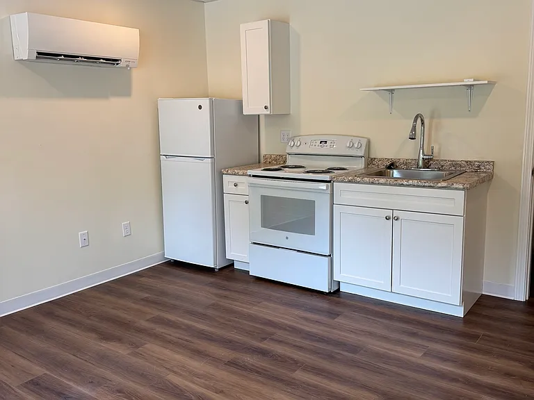 162 Narragansett St #8 — Photo 2