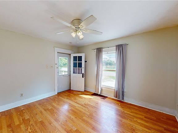 5th image of 2084 Stone St