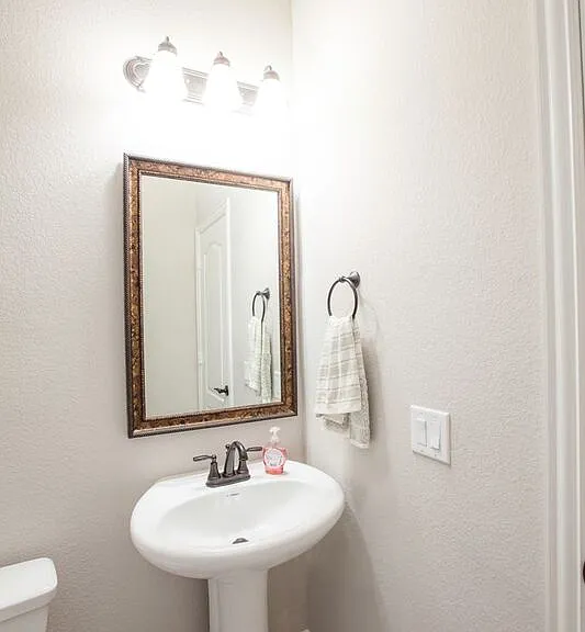 1501 Laurence Ln — Photo 35