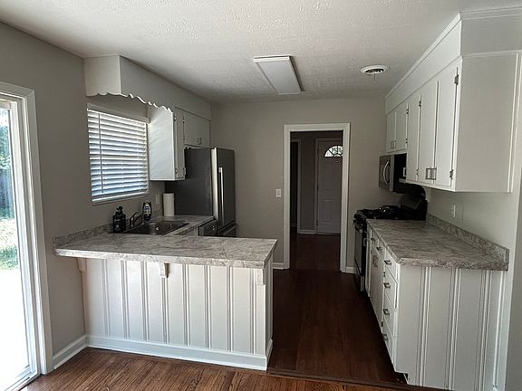 5th image of 2055 Fernwood Cir