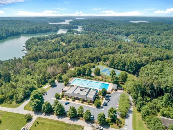 208 Kinston Loop Dr, Westminster, SC 29693