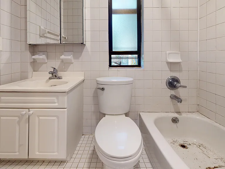240 Waverly Pl #21 — Photo 9