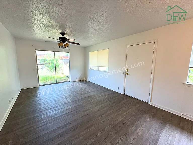 2613 Amherst Ct — Photo 2