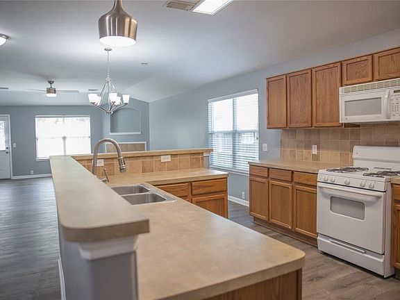 3rd image of 2843 Sandberry Dr