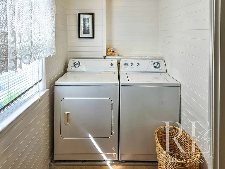1217A Burwell St — Photo 13