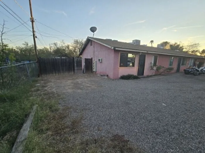 2 bed, 1.0 bath, 744 sqft, $1,225 — Photo 2