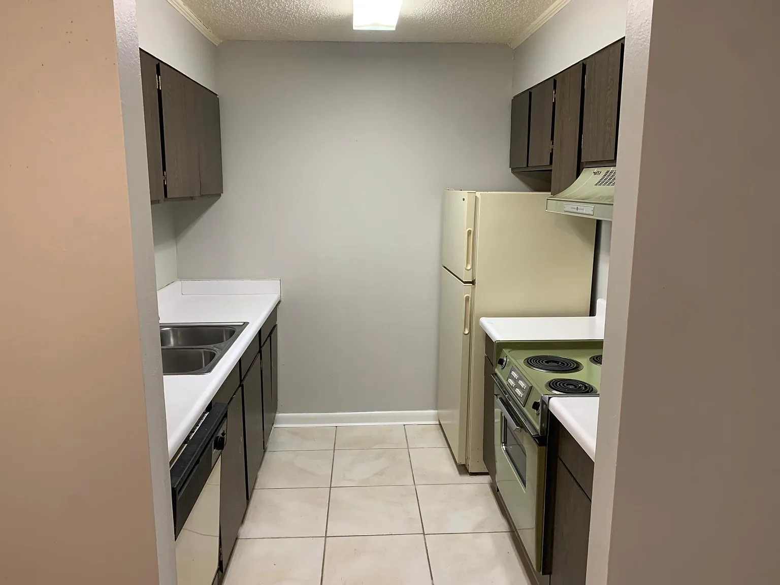 1 bed, 850 sqft, $650 — Photo 1