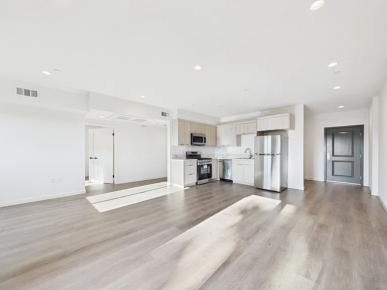 5501 Laurel Canyon Blvd — Photo 13
