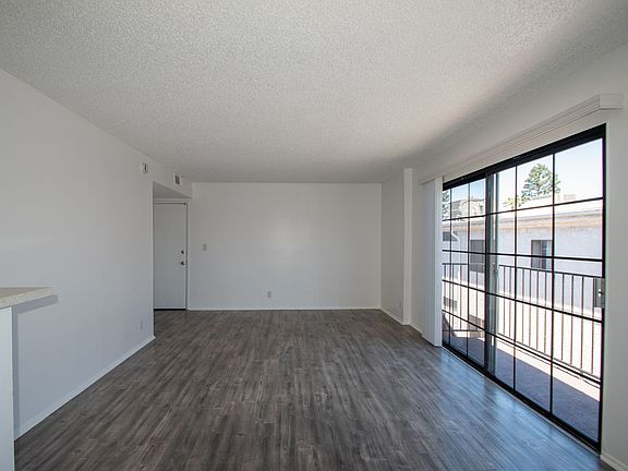 4th image of 5921 Whitsett Ave APT 208