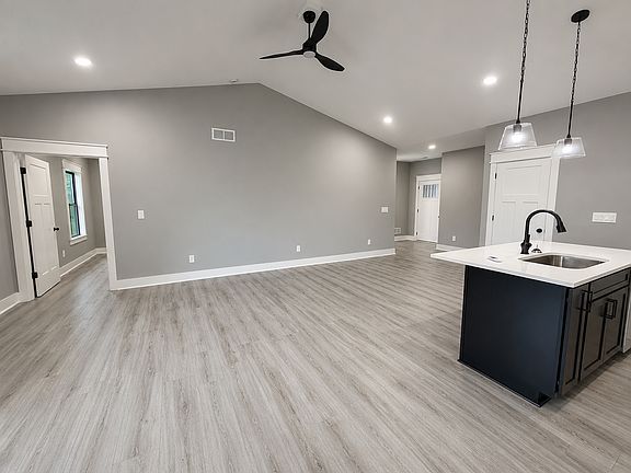 5th image of 155 Harrods Glen