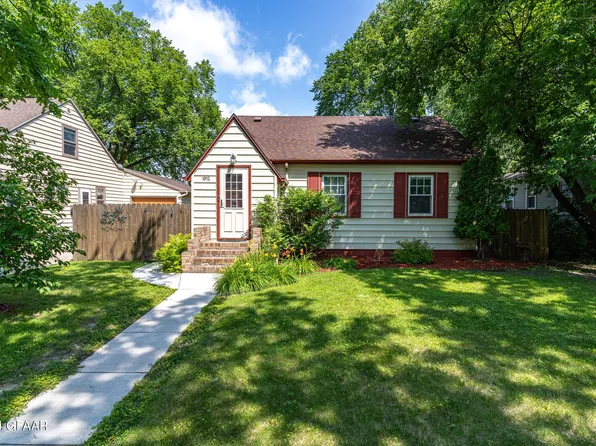 1912 University Ave, Grand Forks, ND 58203