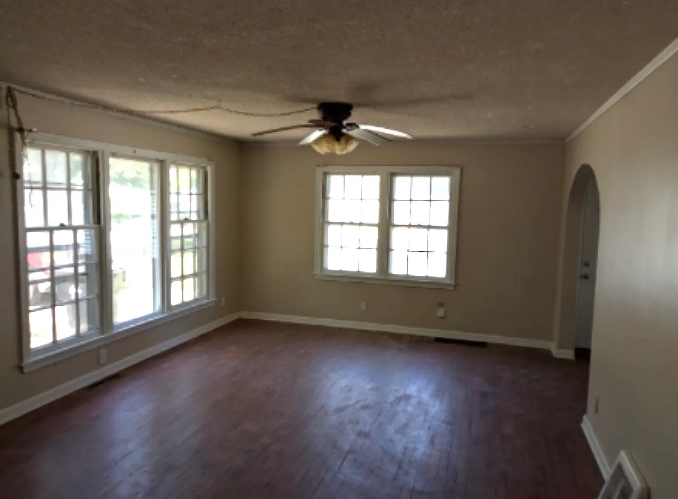 2 bed, 1.5 bath, 1089 sqft, $1,400 — Photo 3