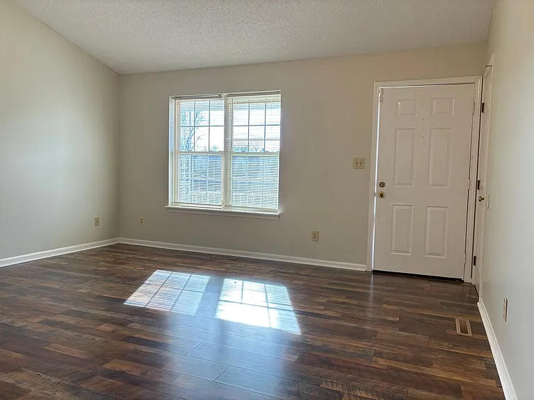 1331 Amandajo Dr — Photo 5