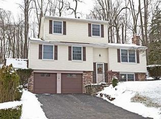 1012 Willow Glen Dr, Bethel Park, PA