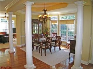 2 Old Belle Monte Rd, Chesterfield, MO 63017