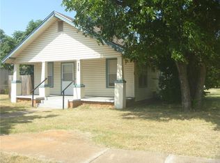 920 Oak St, Graham, TX 76450