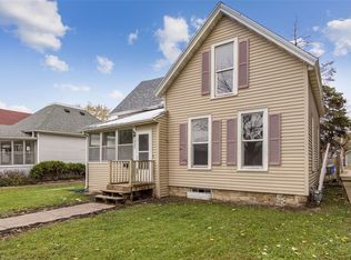 525 10th St SW, Cedar Rapids, IA 52404