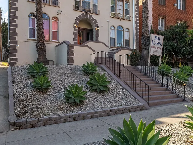 148 N New Hampshire Ave #C21 — Photo 8