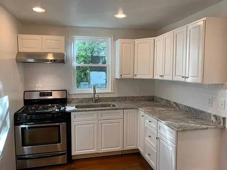 434 W Commerce St #1 — Photo 7