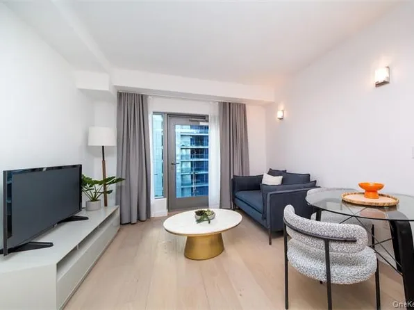 33-71 Prince St #13L, Flushing, NY 11354