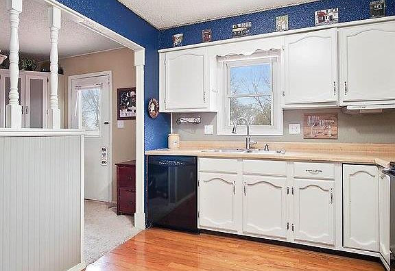3rd image of 1603 Kingsway St