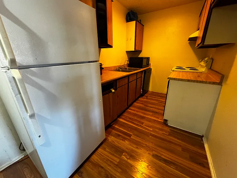620 Londonderry Ln #202 — Photo 3