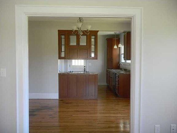 3rd image of 207 Brookfield Ave