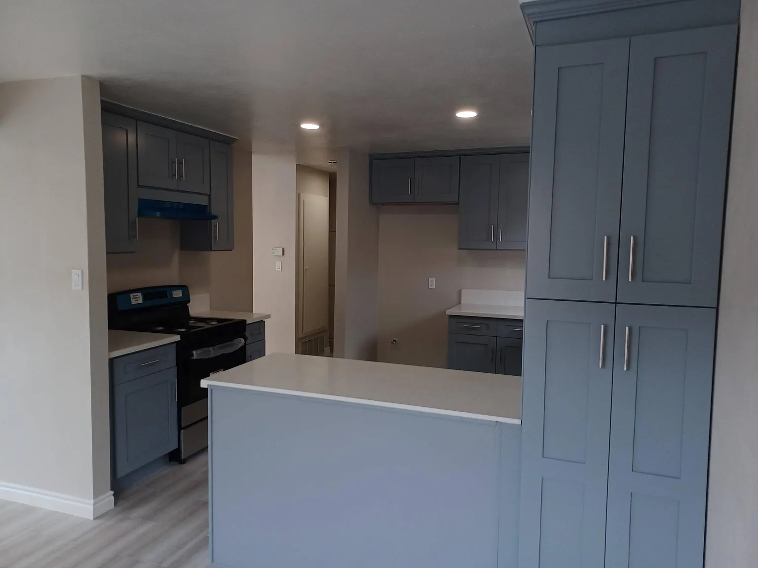 2 bed, 1000 sqft, $2,695 — Photo 3
